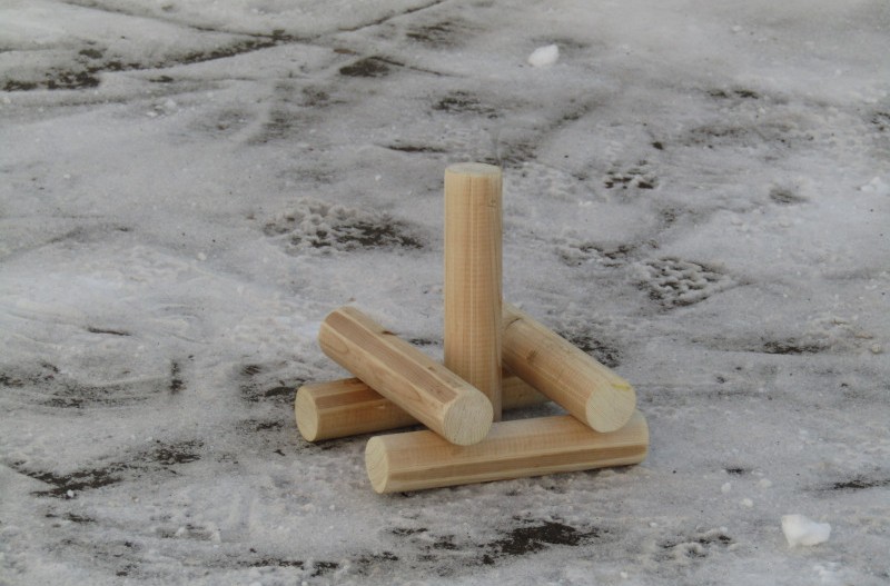 Зимняя игра «Городки на льду»